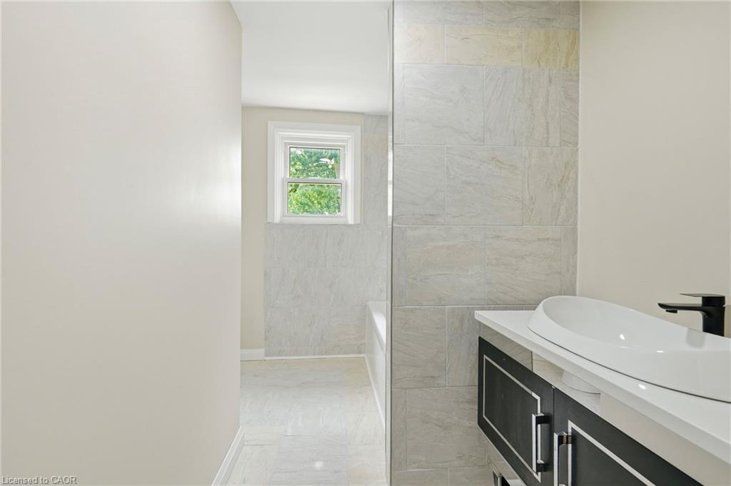 26 State Street Property Photo 19
