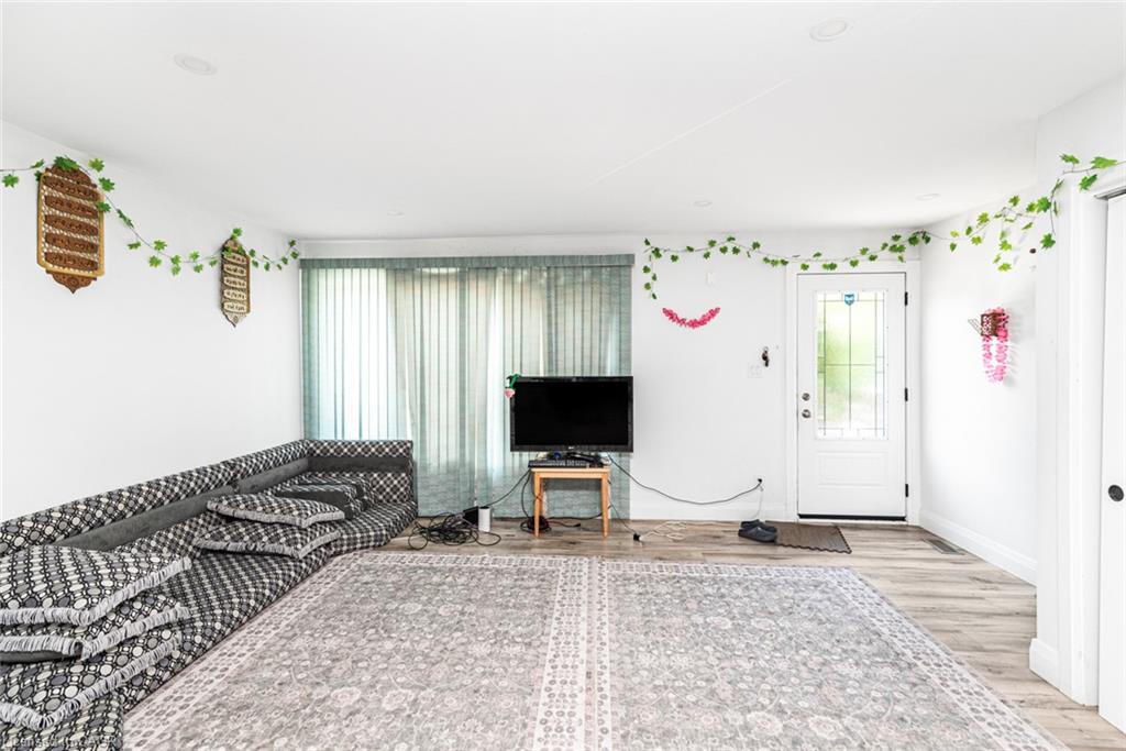 418 Fairfield Avenue Property Photo 4