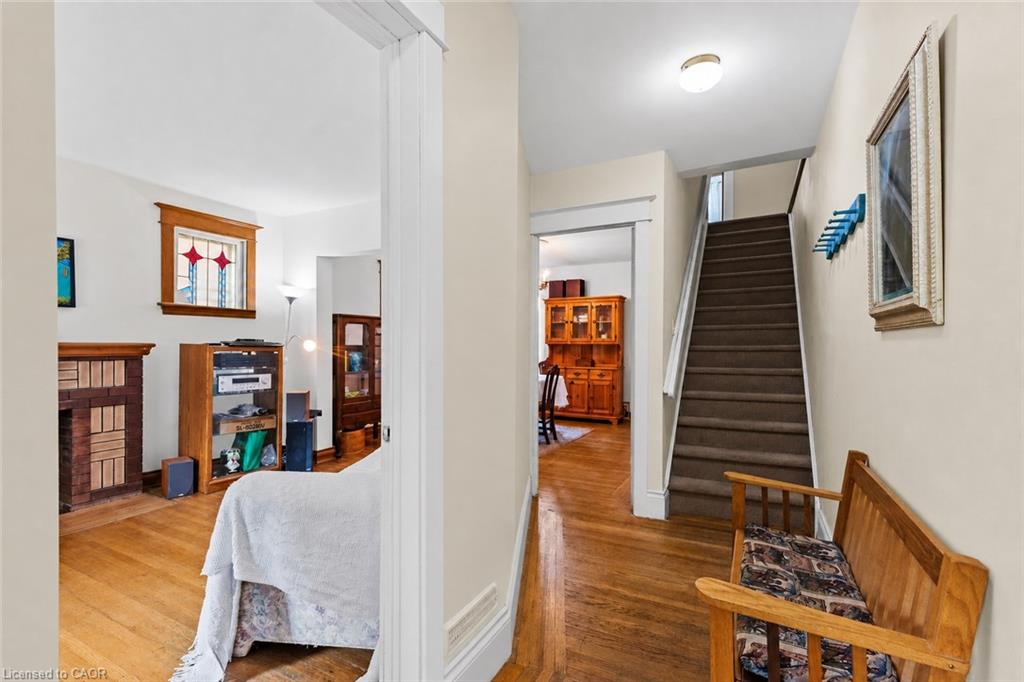 37 Park Row N Property Photo 4