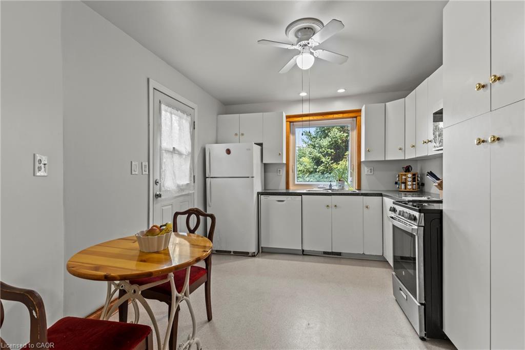 37 Park Row N Property Photo 8