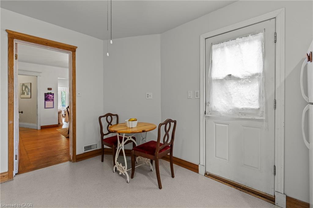 37 Park Row N Property Photo 10