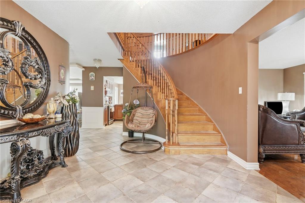 55 Woodside Square Property Photo 7
