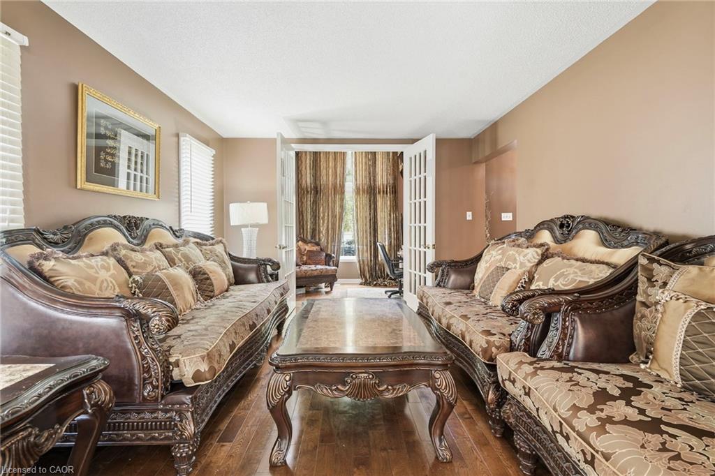 55 Woodside Square Property Photo 9