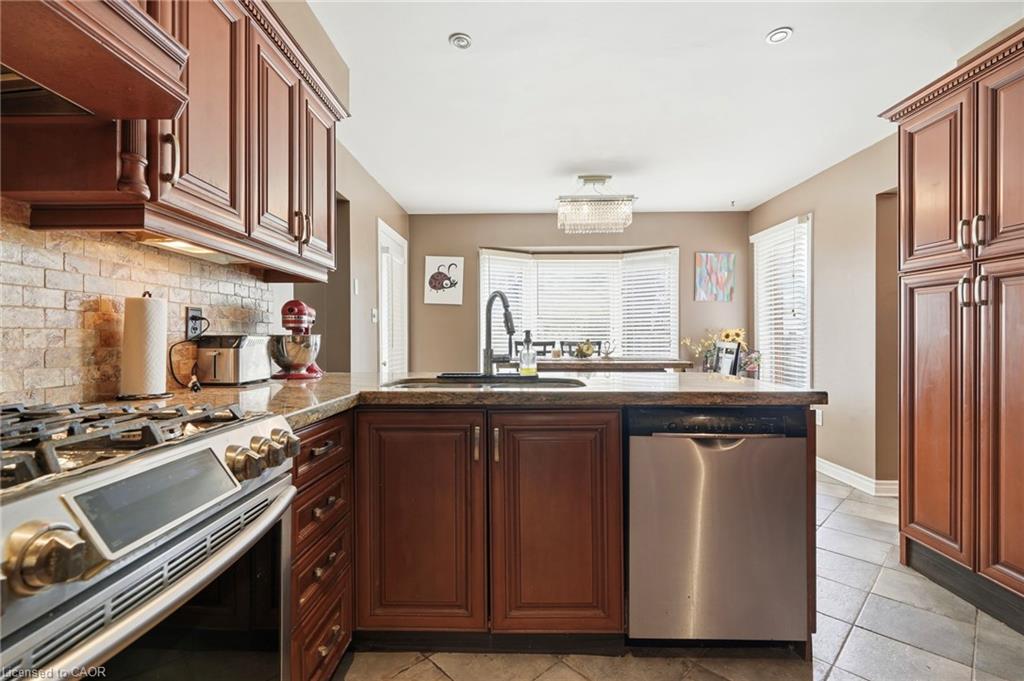 55 Woodside Square Property Photo 13