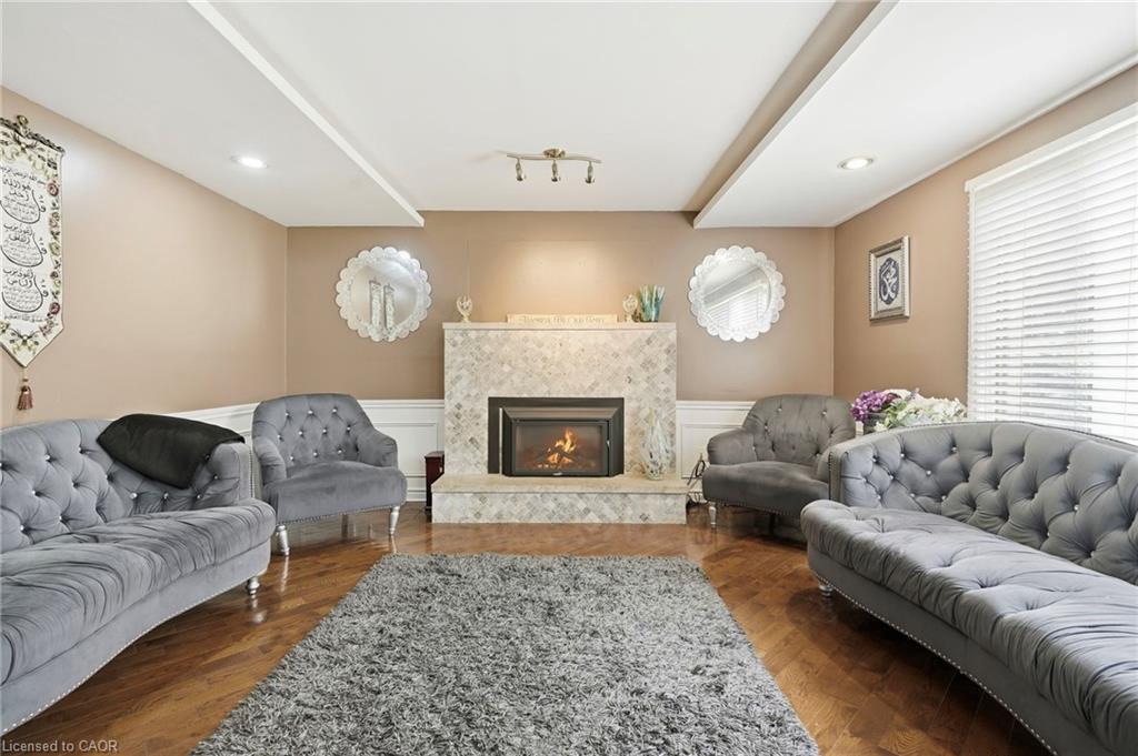 55 Woodside Square Property Photo 18