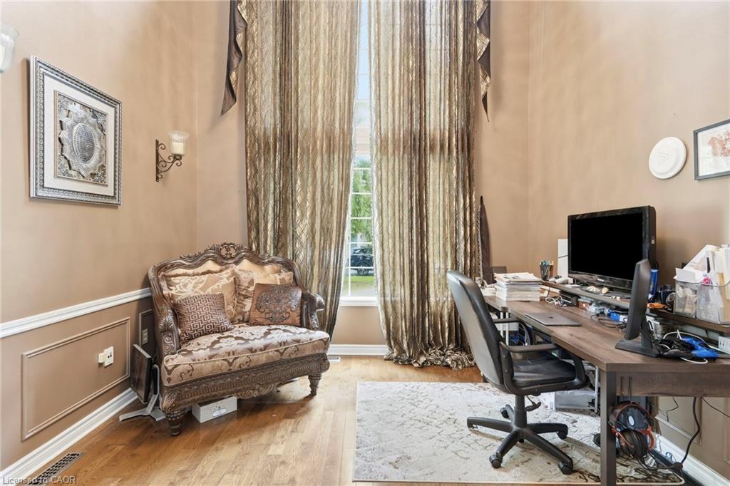55 Woodside Square Property Photo 20