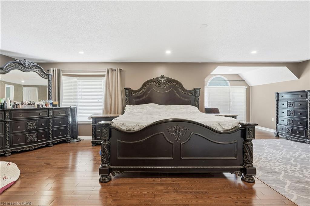 55 Woodside Square Property Photo 24