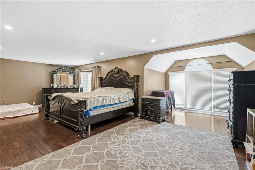 55 Woodside Square Property Photo 25