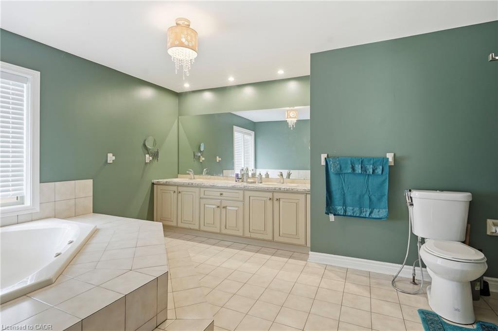 55 Woodside Square Property Photo 27