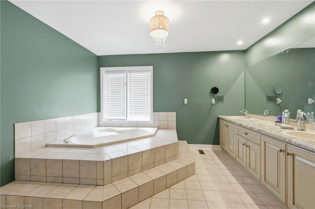 55 Woodside Square Property Photo 28
