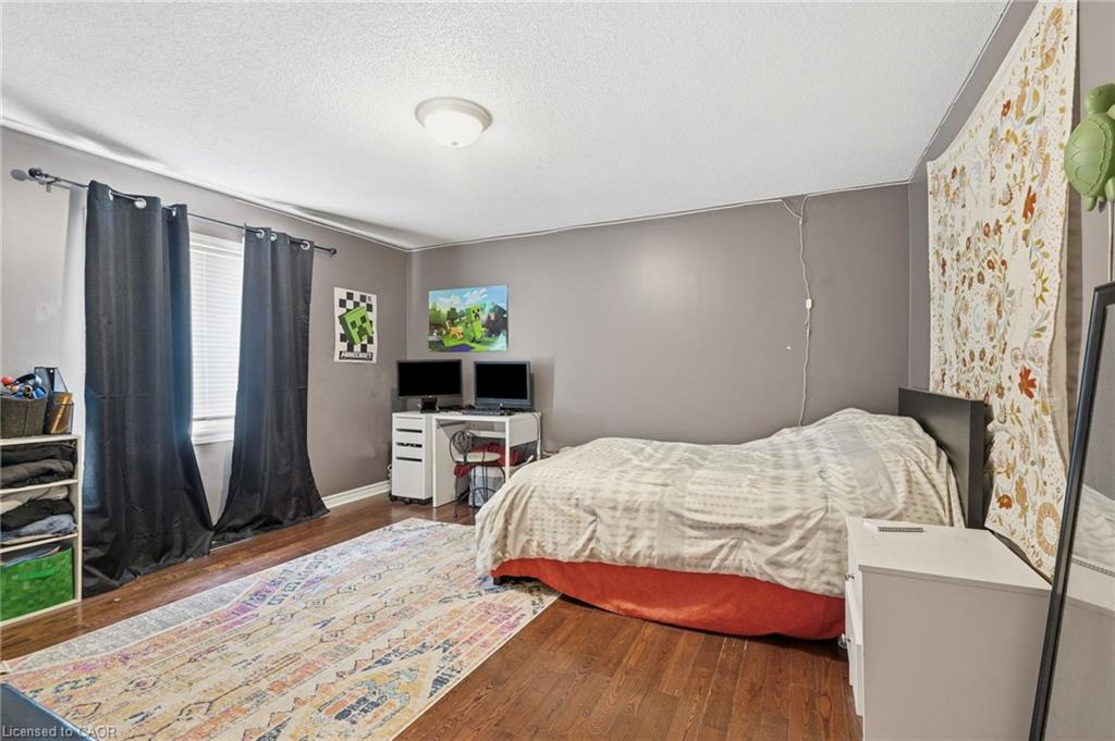 55 Woodside Square Property Photo 33