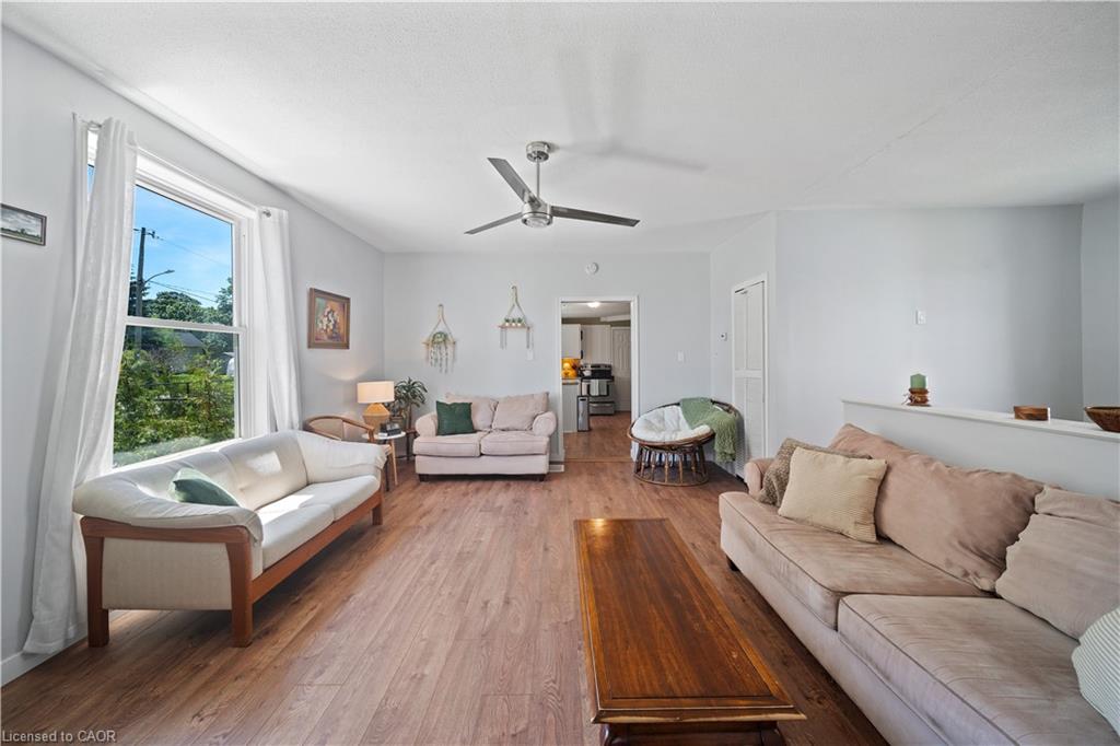 95 King Street W Property Photo 8