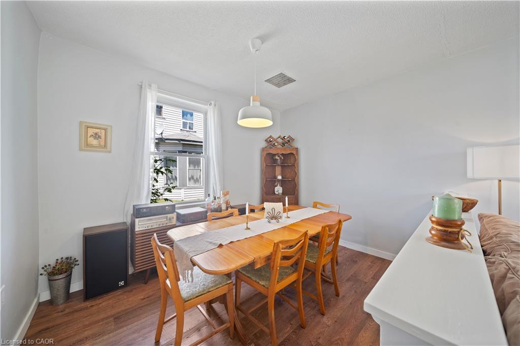 95 King Street W Property Photo 11