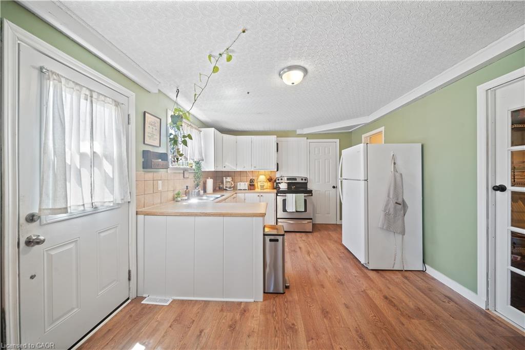 95 King Street W Property Photo 12