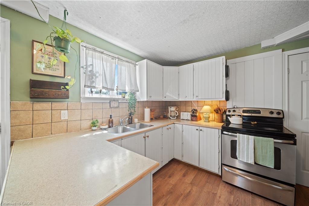 95 King Street W Property Photo 13