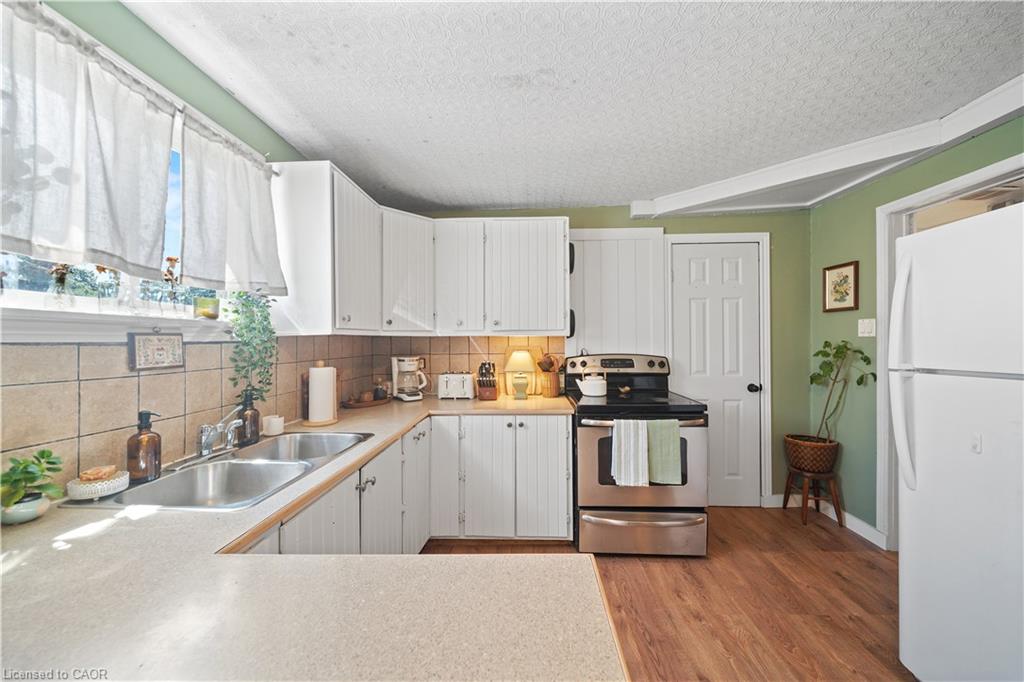 95 King Street W Property Photo 14