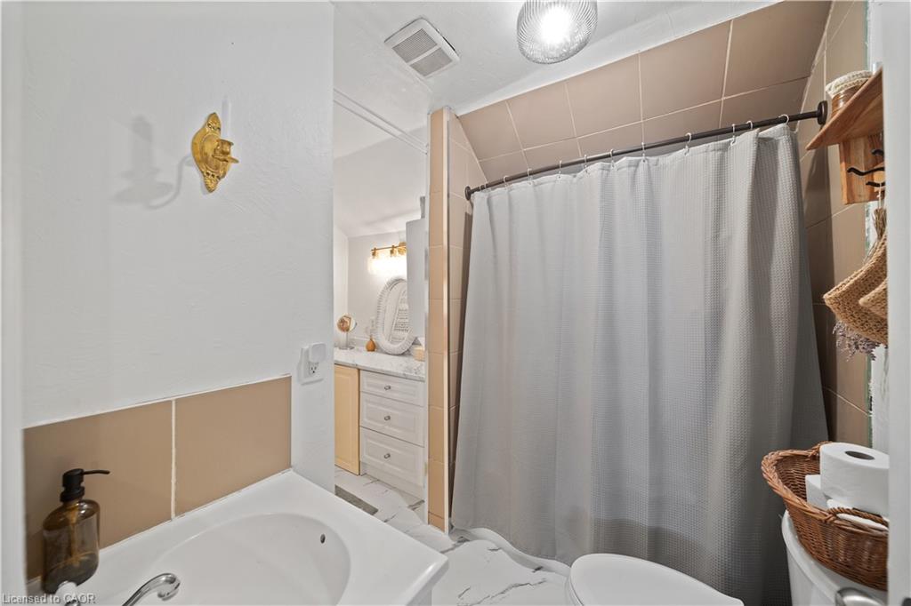 95 King Street W Property Photo 18