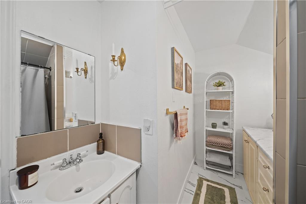 95 King Street W Property Photo 20
