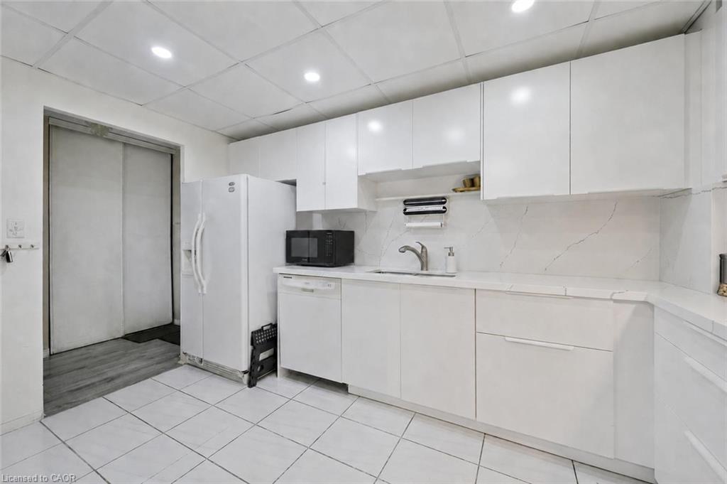 302-155 Hillcrest Avenue Property Photo 4