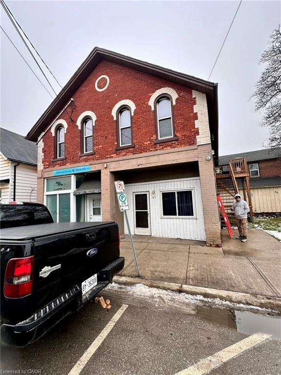 49 King Street W Property Photo 1