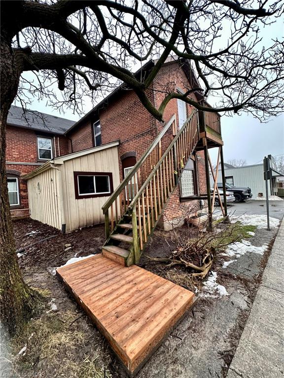 49 King Street W Property Photo 9