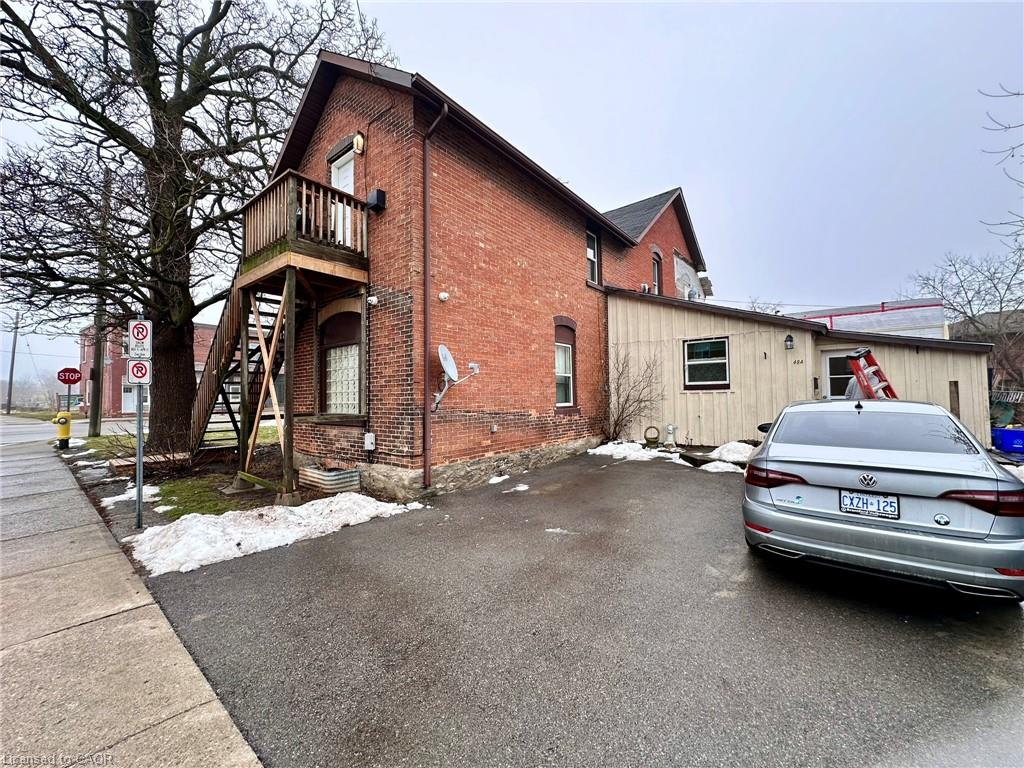 49 King Street W Property Photo 10