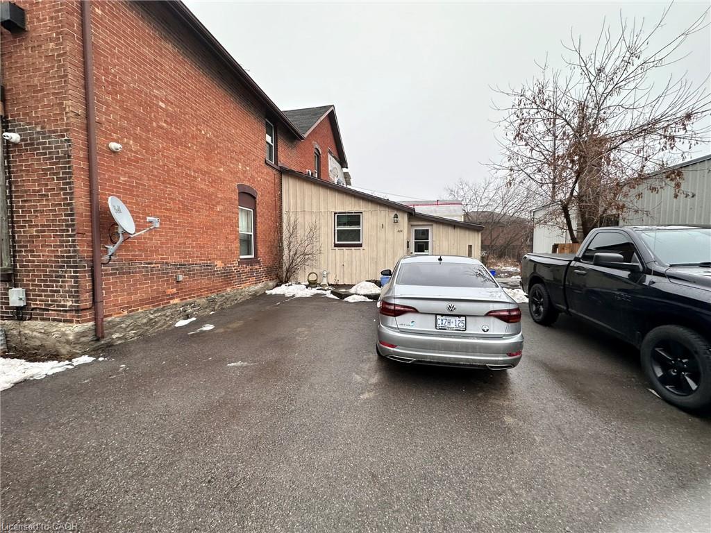 49 King Street W Property Photo 12