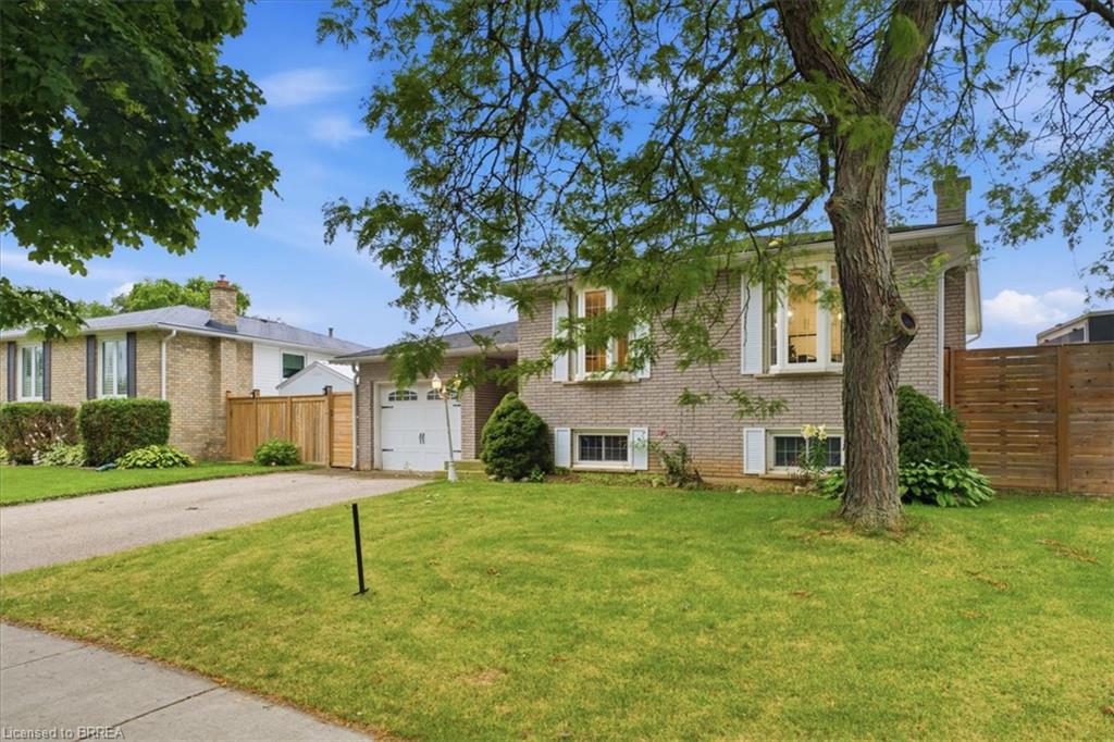 76 Enfield Crescent Property Photo 3