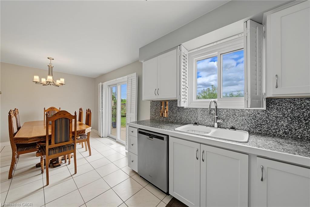2 Cresthaven Drive Property Photo 12