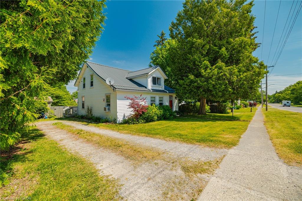 1567 Old Brock Street Property Photo 3