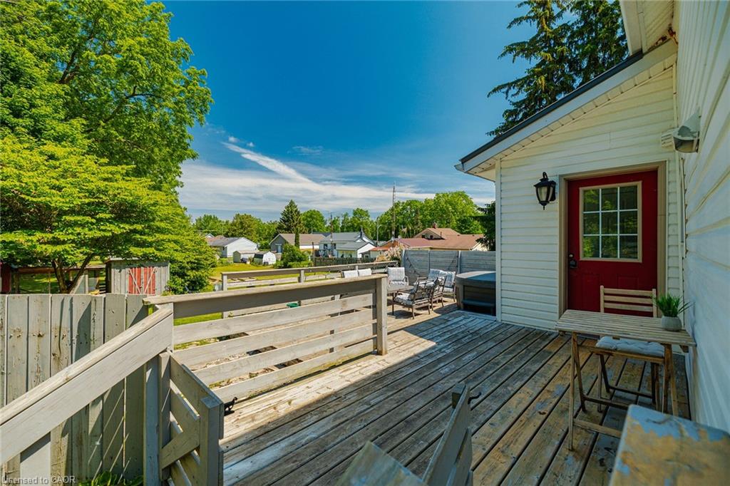1567 Old Brock Street Property Photo 4