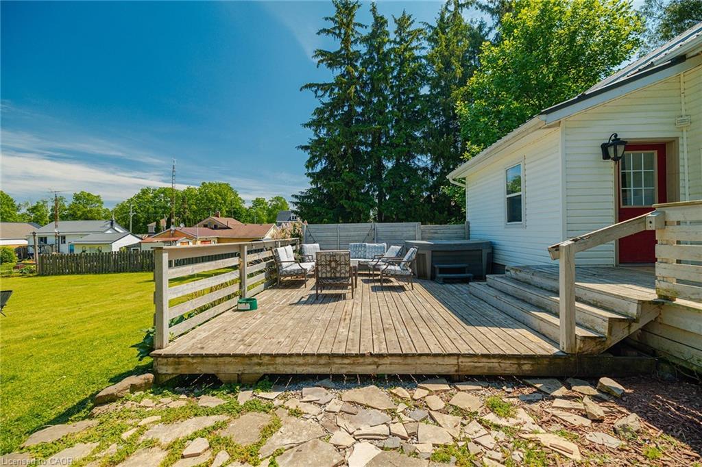 1567 Old Brock Street Property Photo 5