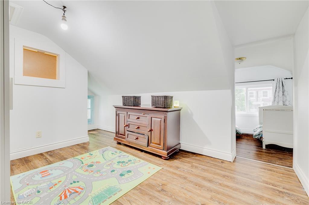 1567 Old Brock Street Property Photo 21