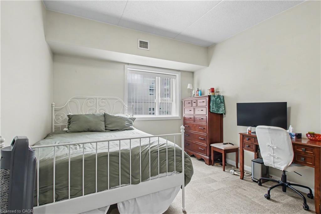 96 University Avenue W Property Photo 5