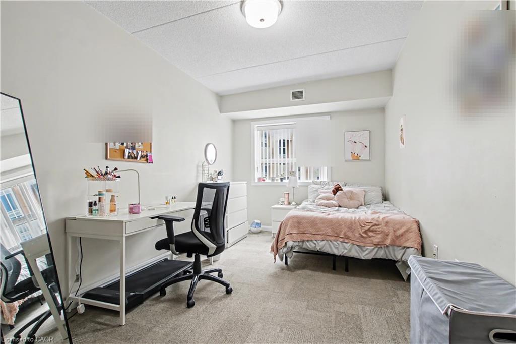 96 University Avenue W Property Photo 8