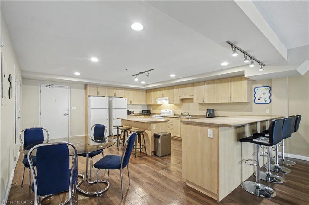 96 University Avenue W Property Photo 11