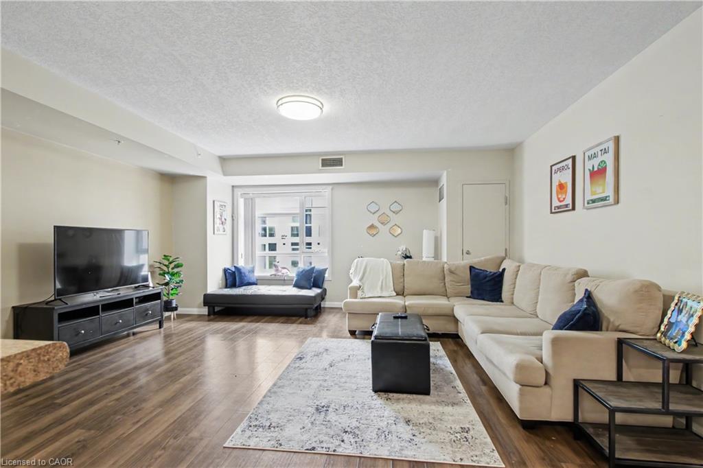 96 University Avenue W Property Photo 12