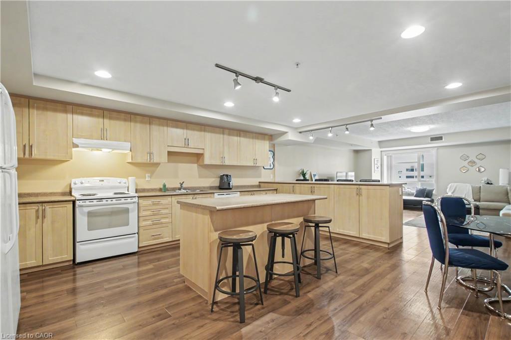 96 University Avenue W Property Photo 13