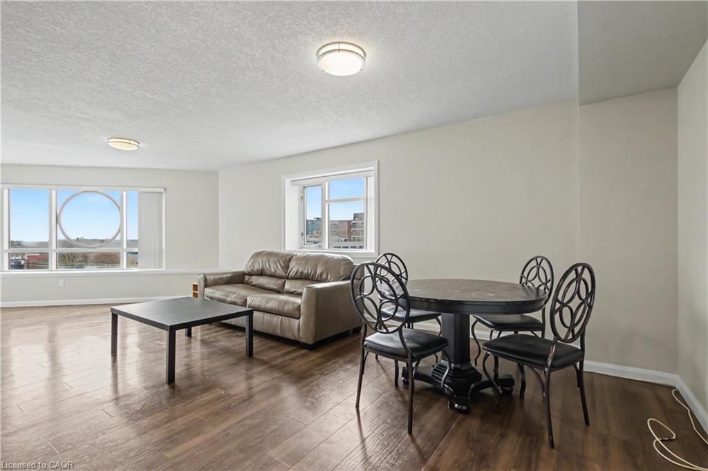 96 University Avenue W Property Photo 14
