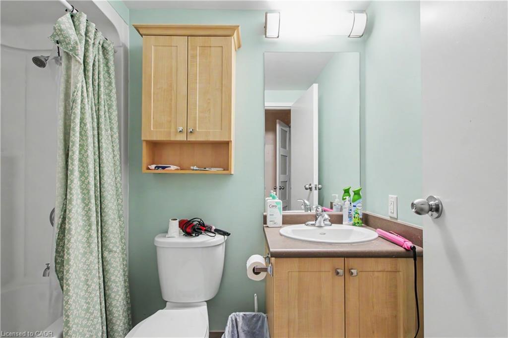 96 University Avenue W Property Photo 15