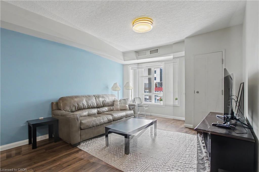 96 University Avenue W Property Photo 17