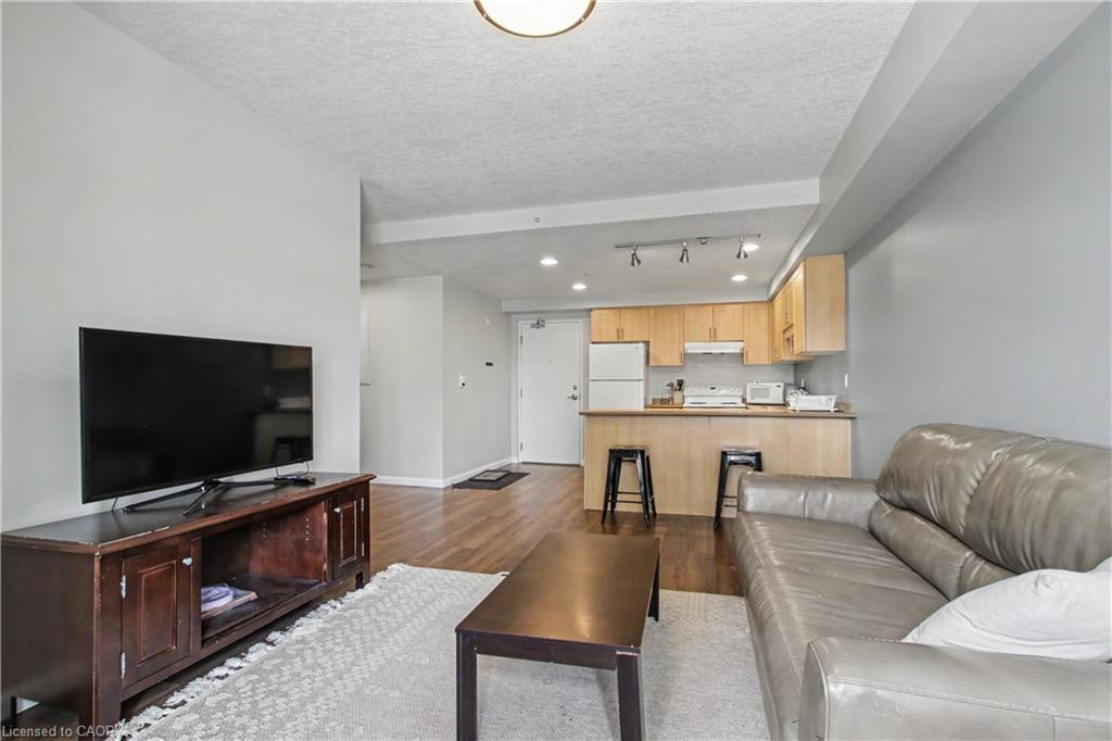 96 University Avenue W Property Photo 18