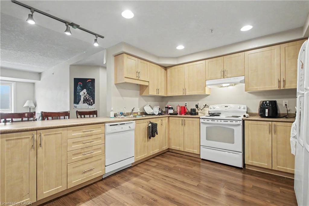 96 University Avenue W Property Photo 19