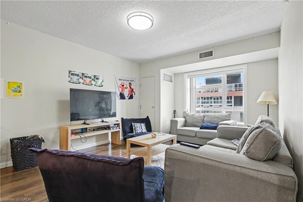 96 University Avenue W Property Photo 21