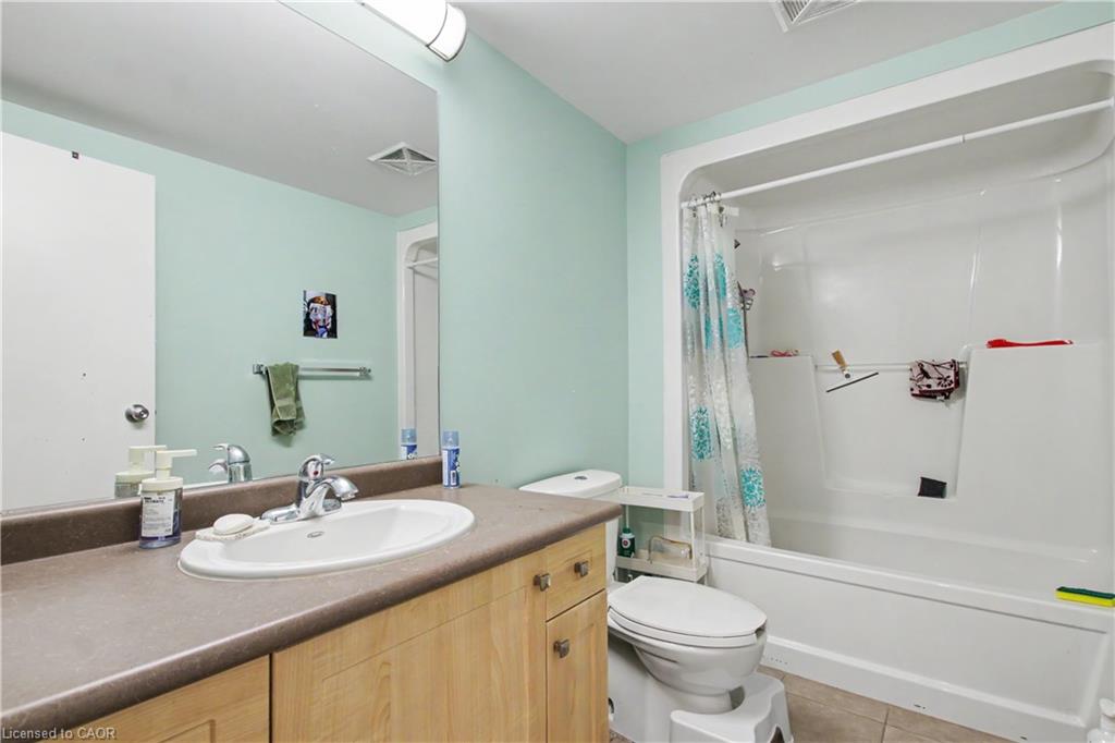 96 University Avenue W Property Photo 22