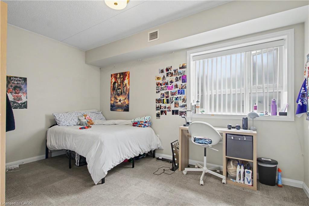 96 University Avenue W Property Photo 23