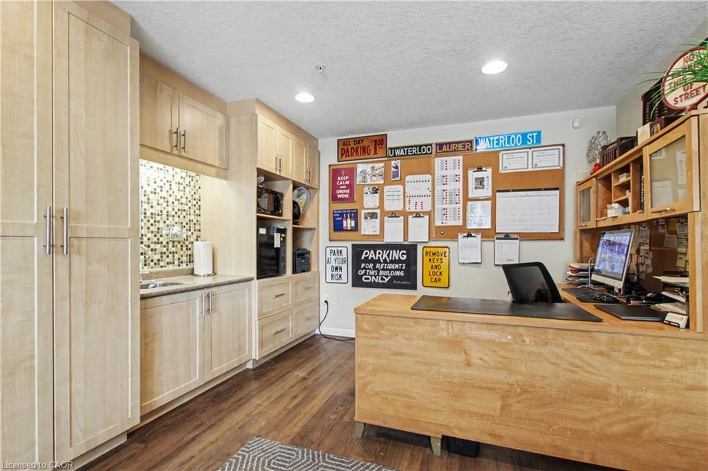96 University Avenue W Property Photo 24