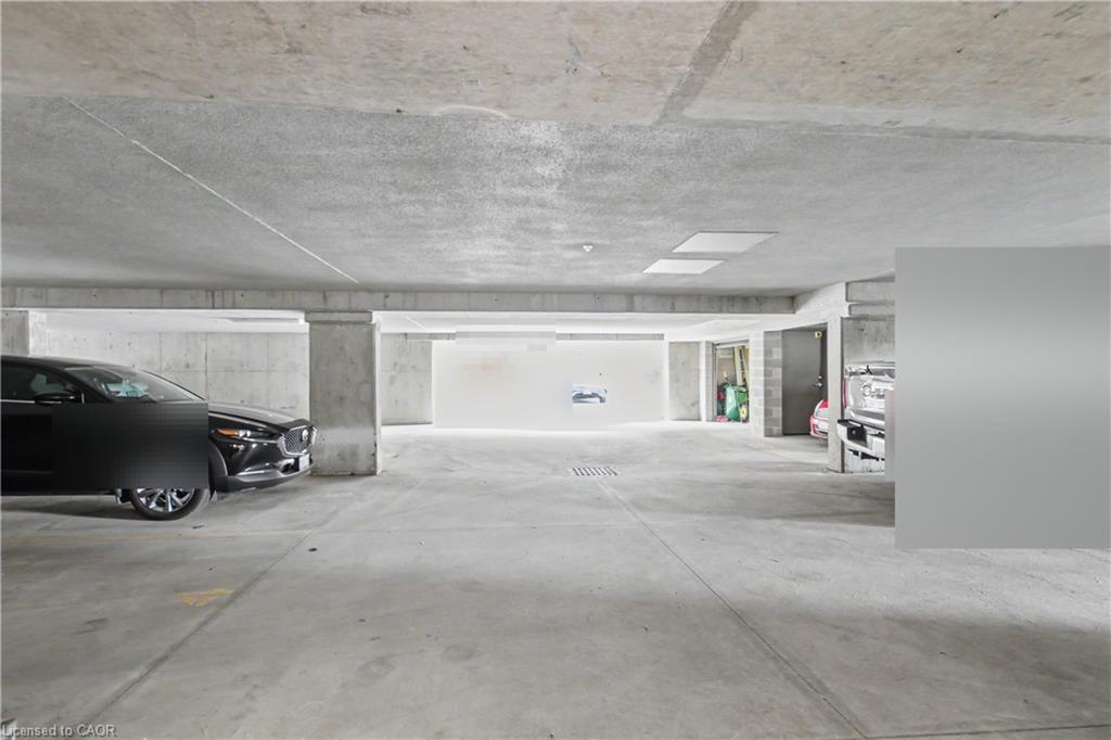96 University Avenue W Property Photo 30