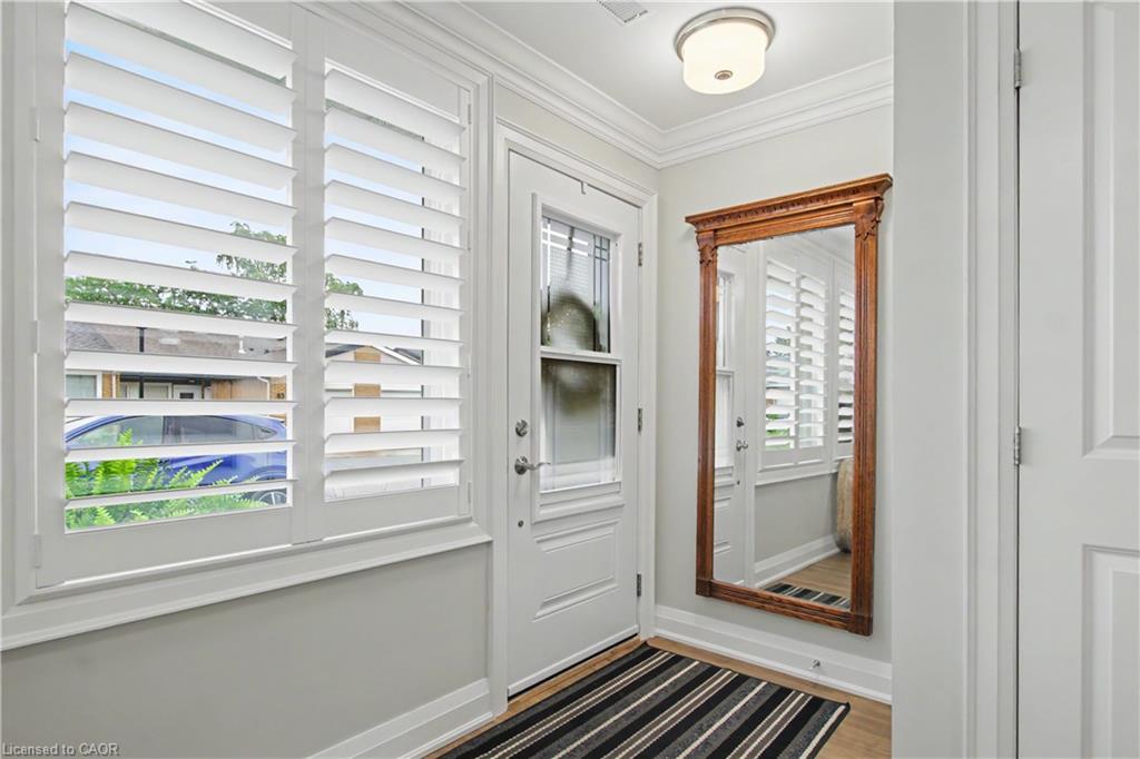 82 Szollosy Circle Property Photo 4