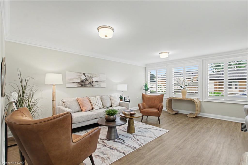 82 Szollosy Circle Property Photo 6